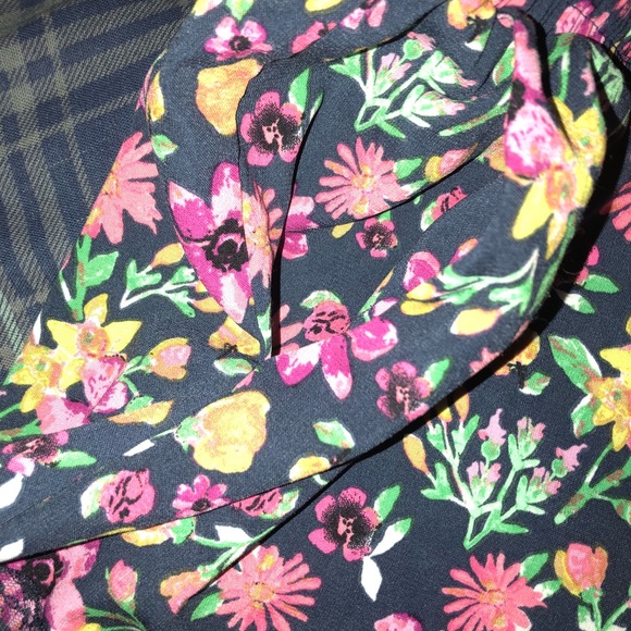 Mine brand, floral shorts, with pockets. Never wor - Picture 2 of 4